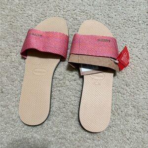Size 11/12 women’s - Havaianas Golden Flip Flop Sandals